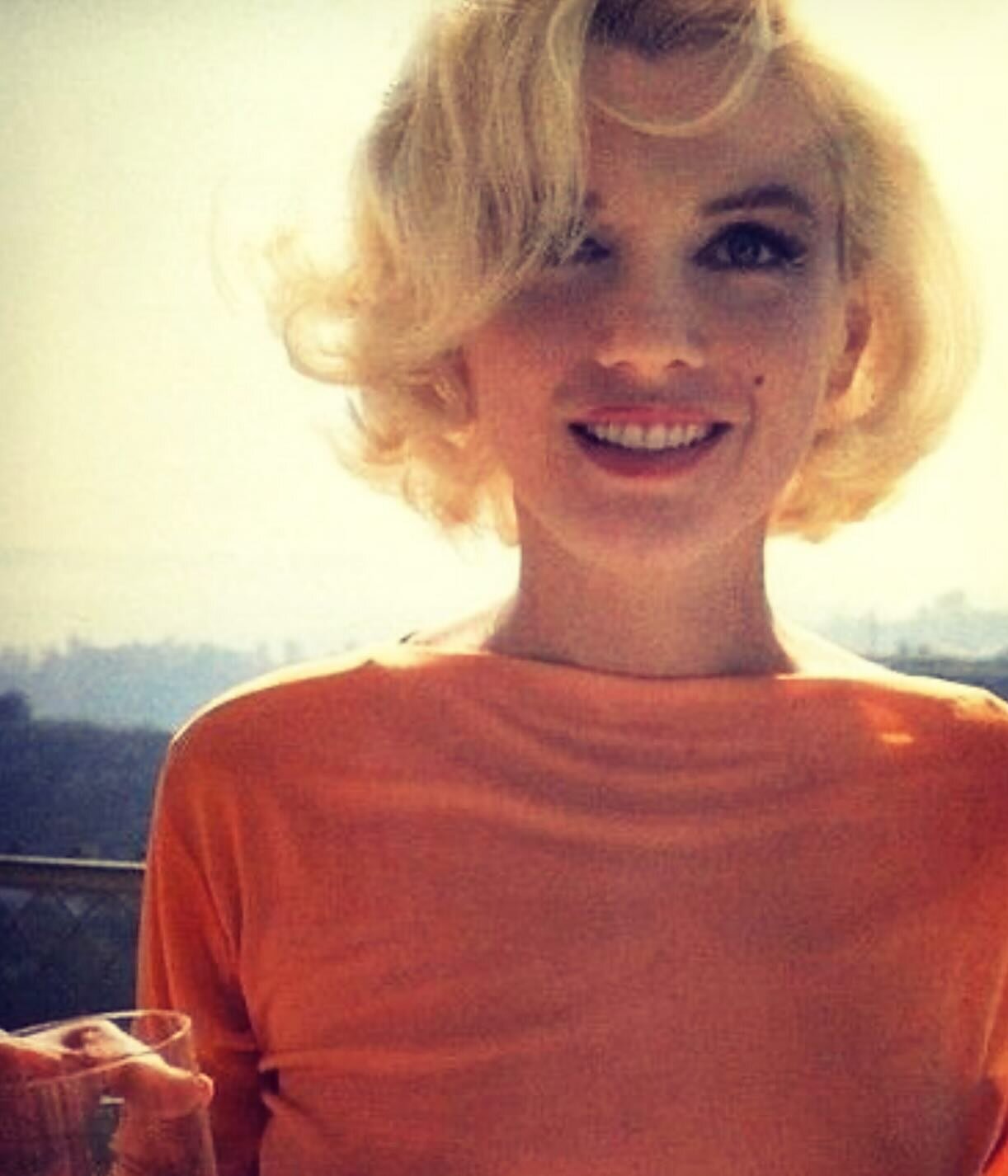 Love the length and natural curl of her hair in this image @marilynmonroe