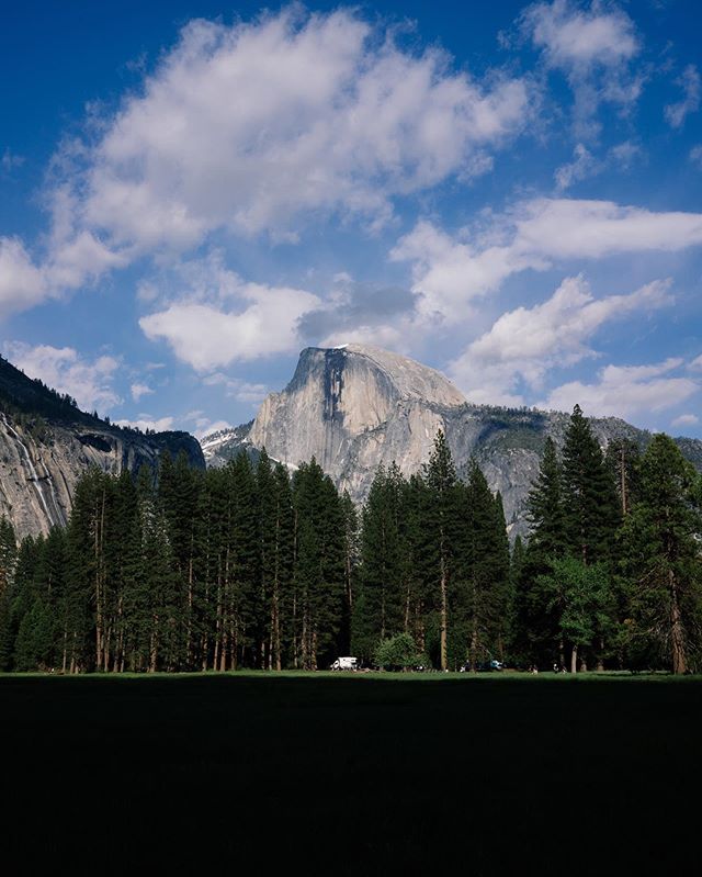 Yosemite is my favorite National Park I&rsquo;ve ever been to. Lots of crowds, but there is a reason for it. These granite towers make you feel insignificant wherever you look and every few minutes the light changes them ☀️ Impromptu camping trip wit