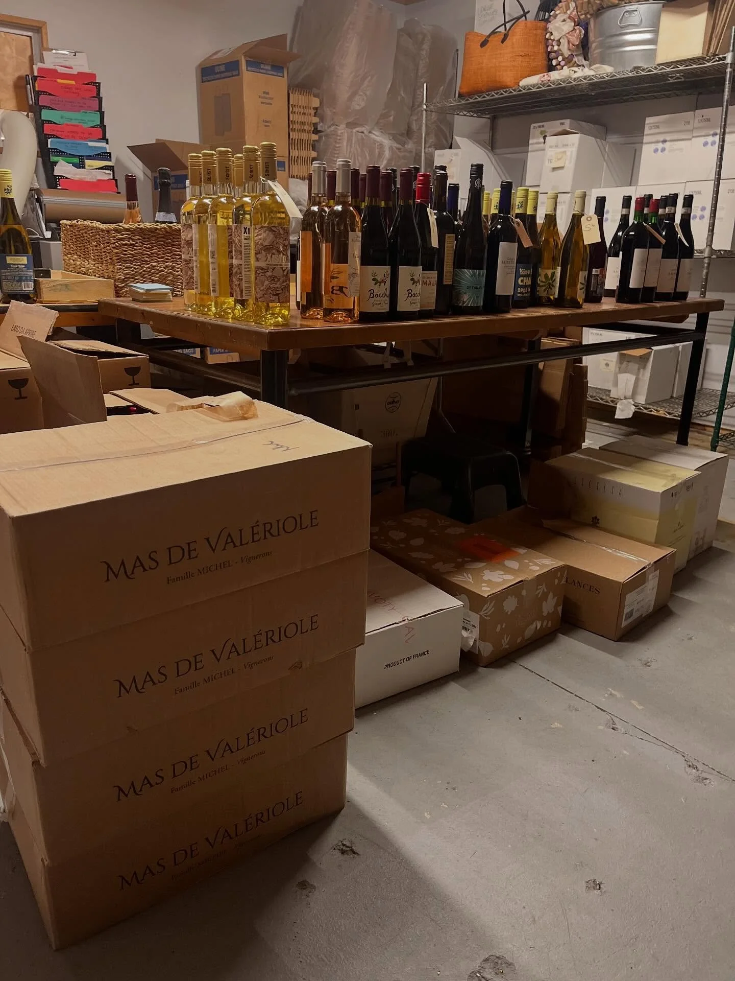 cleaning up because someone (hint: 🍷) is coming back this weekend for food and wine at @newport.mansions!