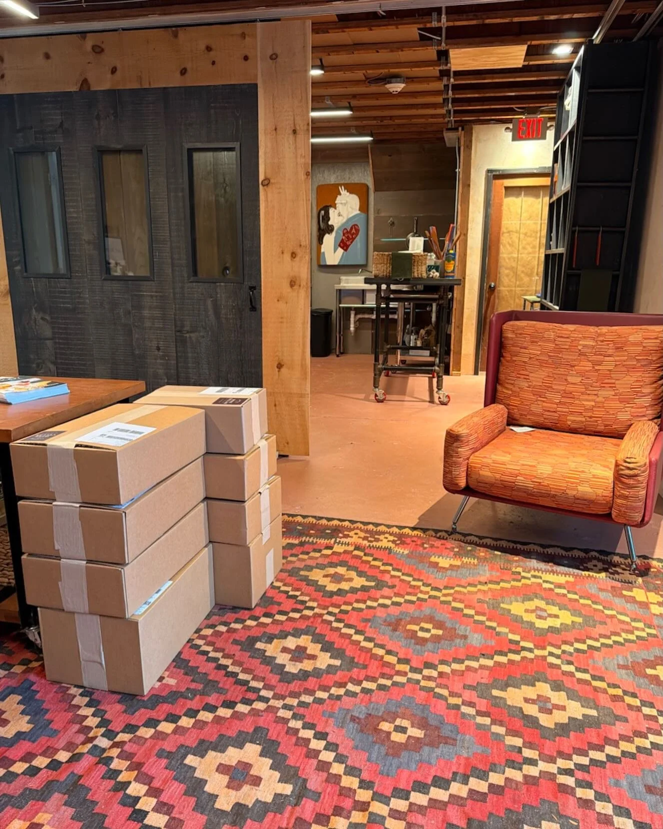 over here just getting ready for the week 👩🏻&zwj;💻#mondayscaries #winemonday