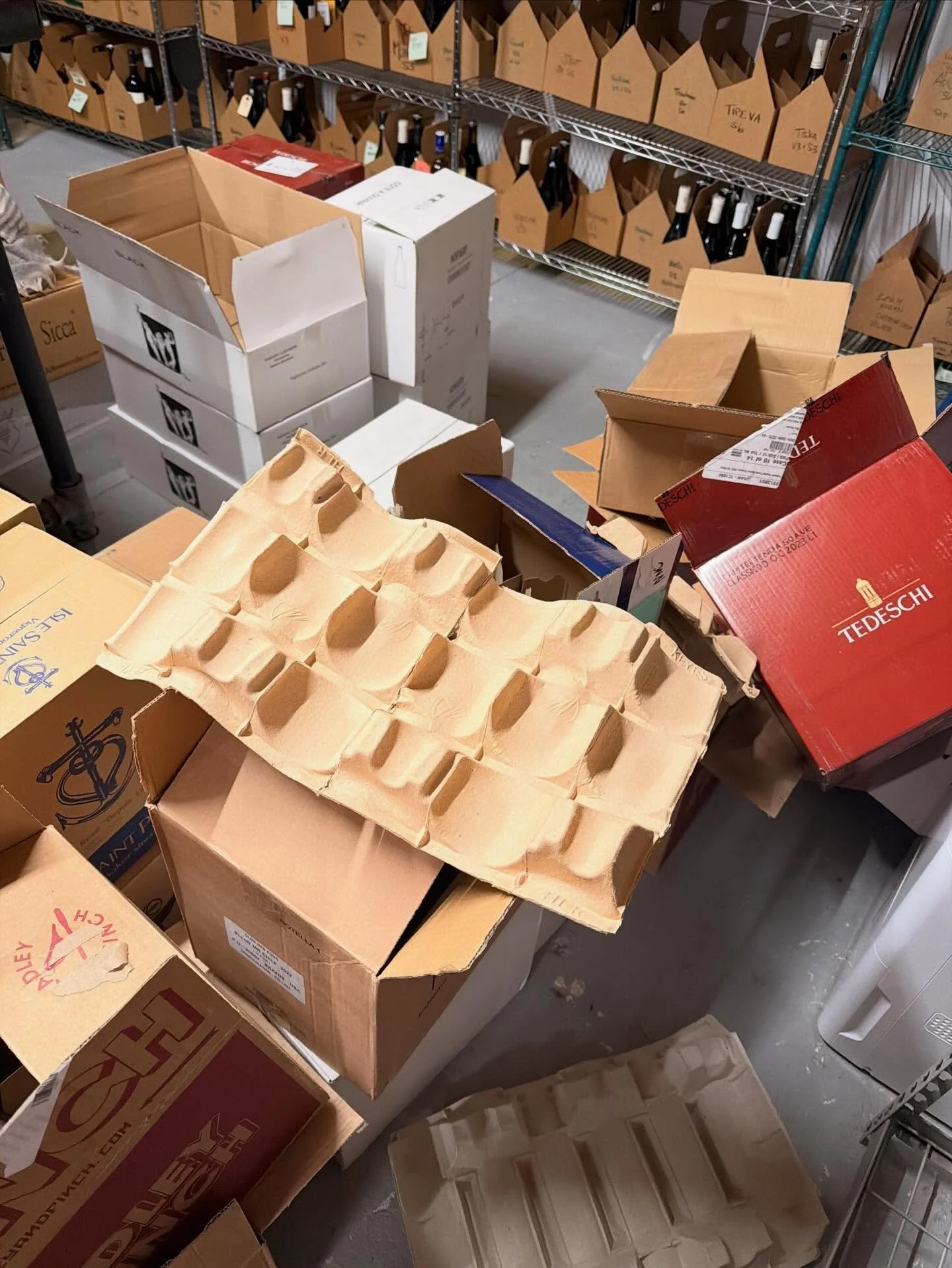 wine club pick up day! &hellip;you know wine club makes a great holiday present, link in bio. #giftideas