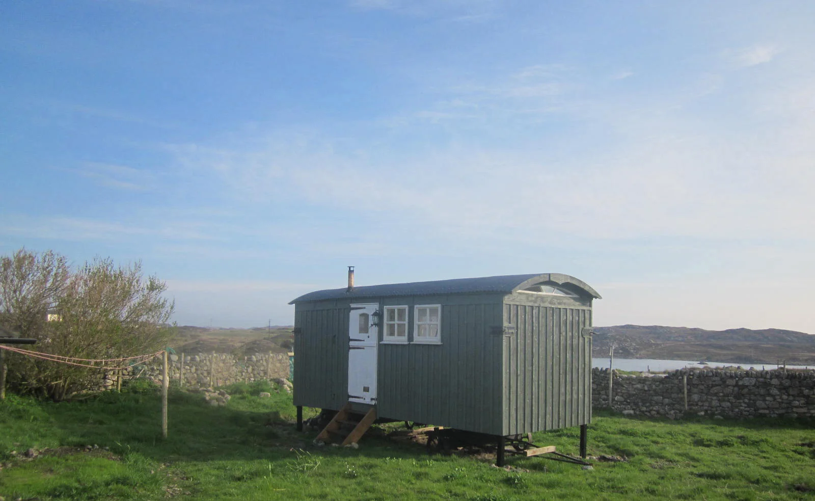 The hut and a bit of the bay summer 2014. 