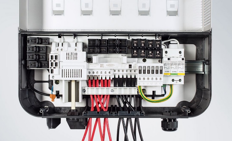 Fronius Symo integrated string fusing.jpg
