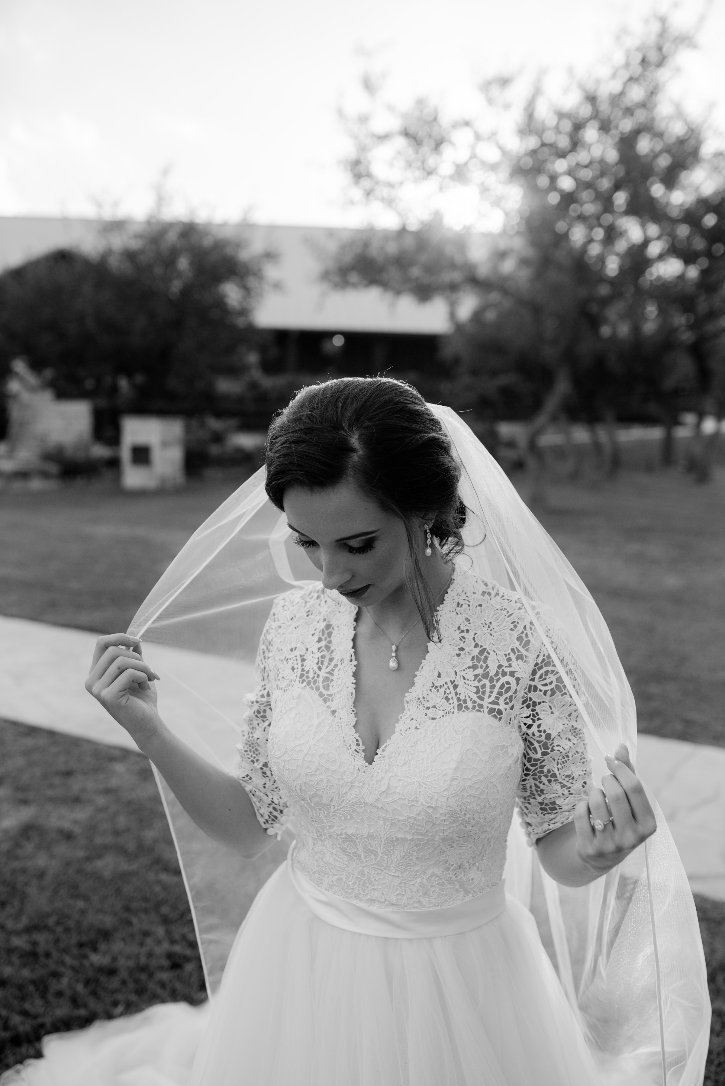 austin-minneapolis-wedding-engagement-elopement-bridals-prices-best-senior-photographer-destination-elopement-milestone-texas-dallas-houston-lexi_0027.jpg