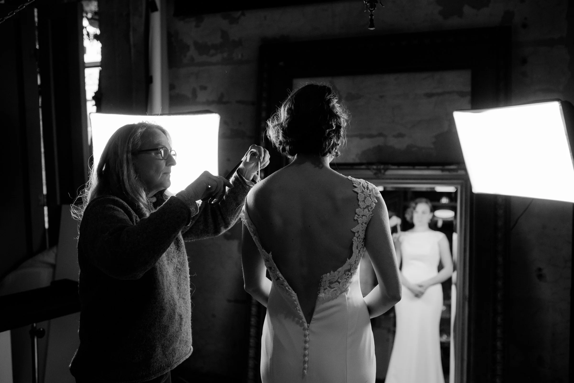 best-elopement-austin-minneapolis-northeast-adventurous-wedding-warehouse-modern-loft-moroccan_0025.jpg