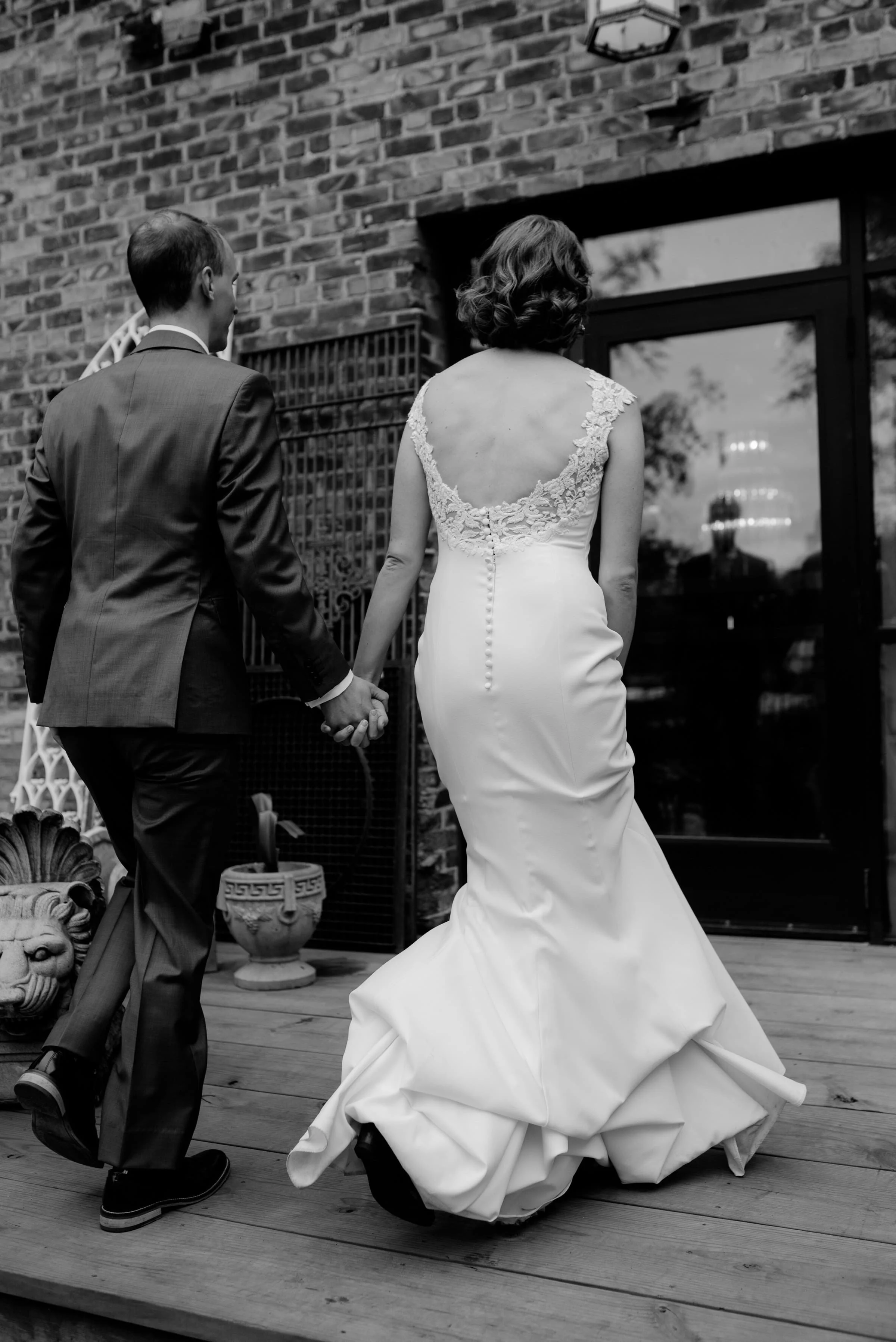 34 - best-elopement-austin-minneapolis-northeast-adventurous-wedding-warehouse-modern-loft-moroccan_0048.jpg