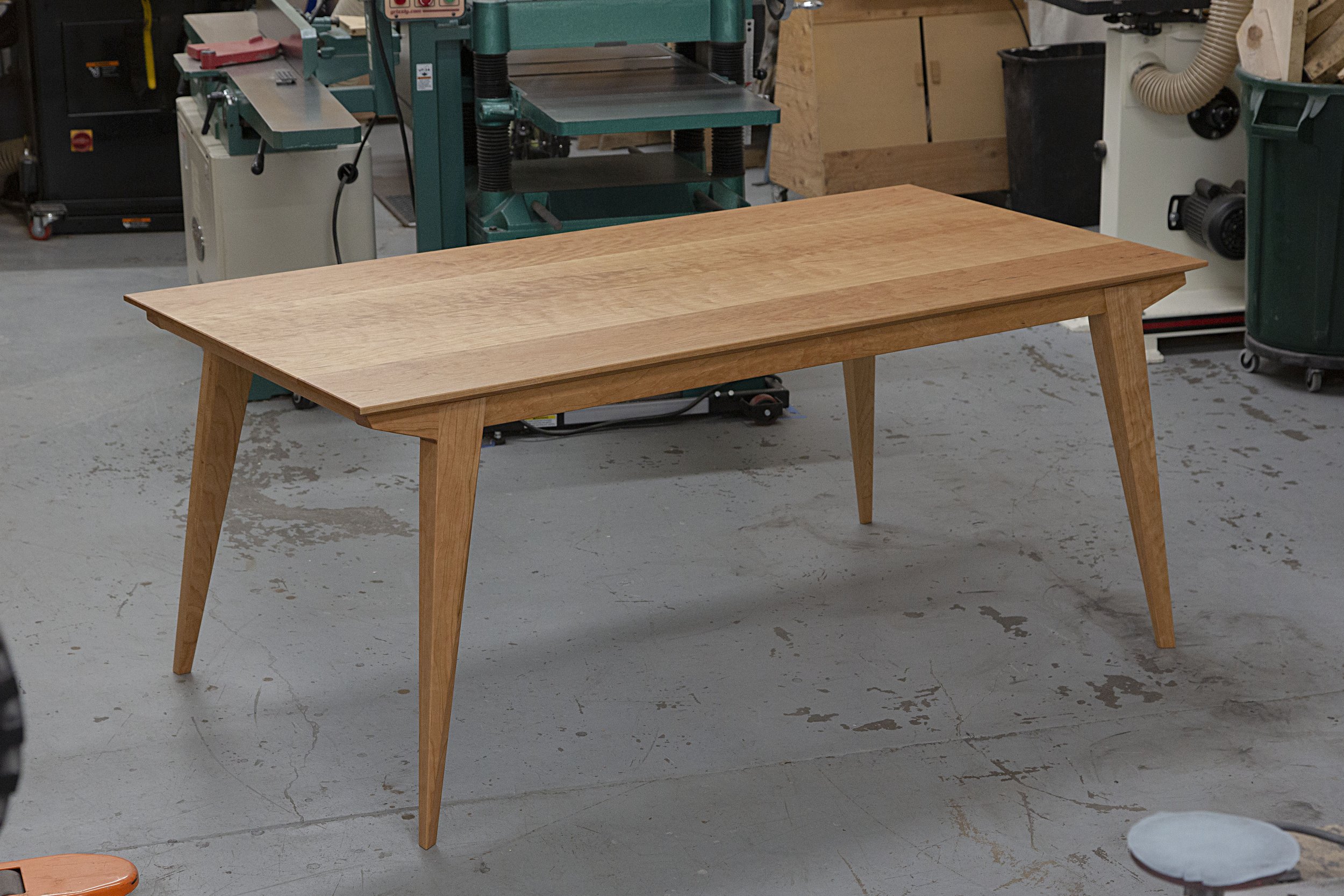 LINDEN DINING TABLE in cherry