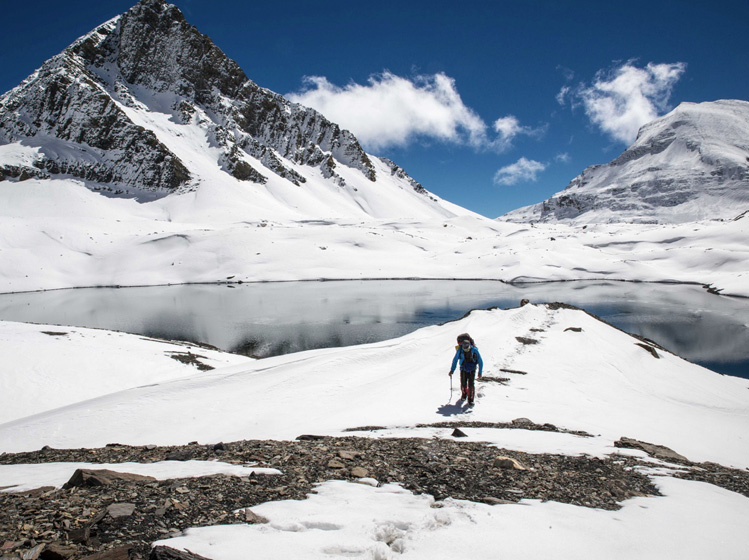 Pete Wells near Dhaulagiri & Dhampus - lake .jpg