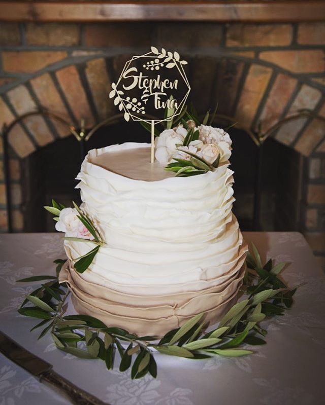 Our wedding cake &bull; chocolate bottom + carrot cake top &bull; deliciousness &bull;
&bull;
Cake @cakesbylaurize
Cake topper designed by me and made by @lovefromseventeen
&bull;
&bull;
#wedding #weddingcake #cakedecorating #cakesofinstagram #caketo