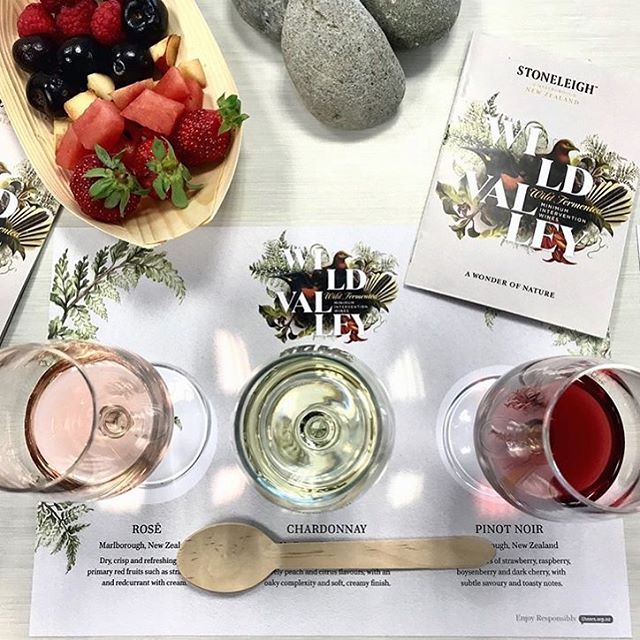 Welcome to the Wild Valley! Booklet and wine tasting mat designed by yours truely for @stoneleighwine. Regram 📷 @thewinesoftheworld &bull;
&bull;
&bull;
&bull;
&bull;#wine #winetasting #wildvalley #graphicdesign #winelover #food #foodartist #ros&egr