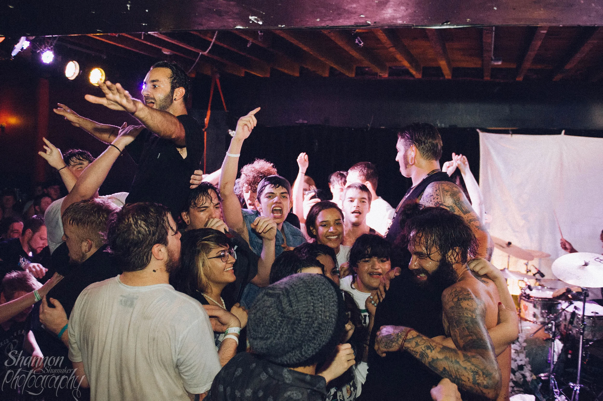 Fans jumped onstage during the band's last song and sang along with them. One of them even hoisted Jeff up on his shoulders, which he looks pretty stoked about.