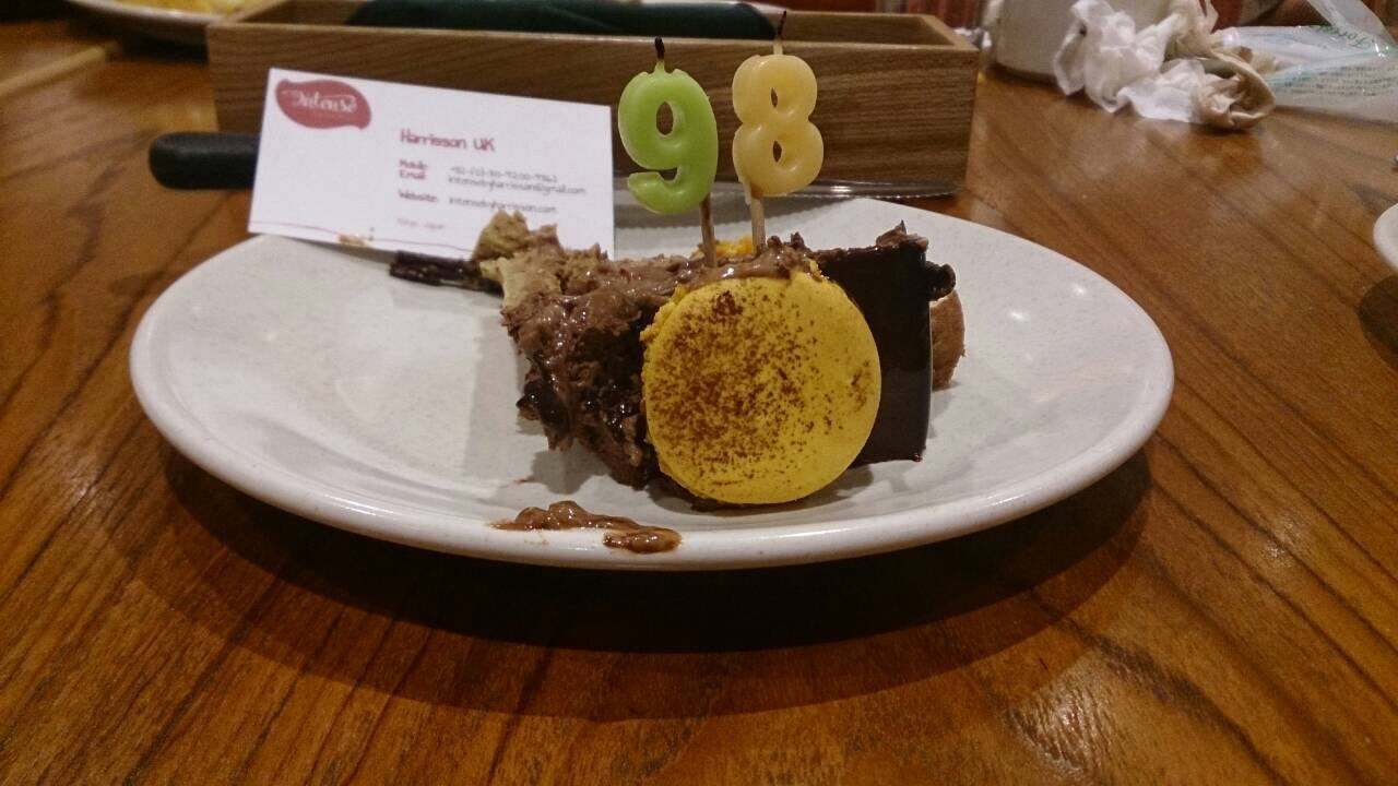 This was the last slice, the cake disappeared in less than 10 minutes :-) (98 is the sum of our age)