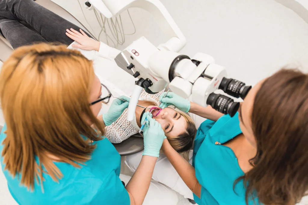 endodontie-sub-miscroscop-high-end-leica-1.jpg