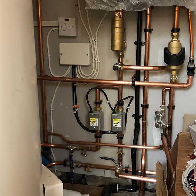 Finally getting there on this conversion back to a system with 300L unvented cylinder. #Nest thermostat for better efficiency, @spirotech mb3 filter and rv2 deaerator for system protection and a @wagolimited wiring centre. Few loose ends to tie up an