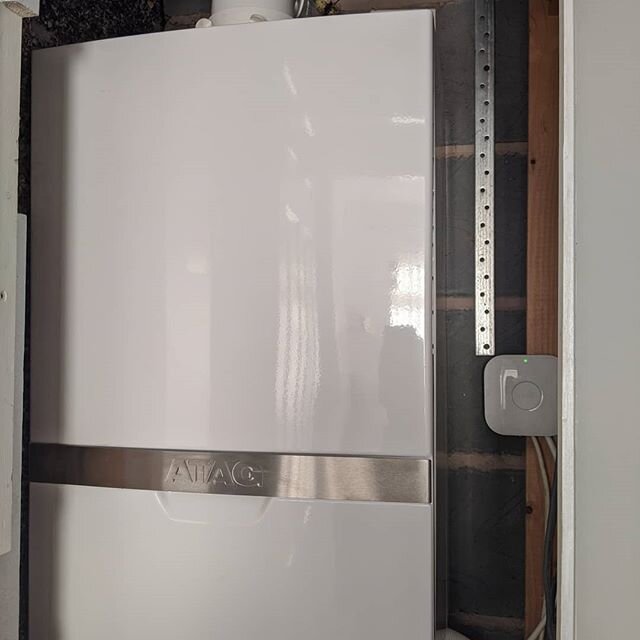 Really impressive piece of kit the @atagheating iC27 economiser. Built in flue gas heat recovery for in greater efficiency making it Europe's most efficient boiler. Super quiet operation and a happy customer too!