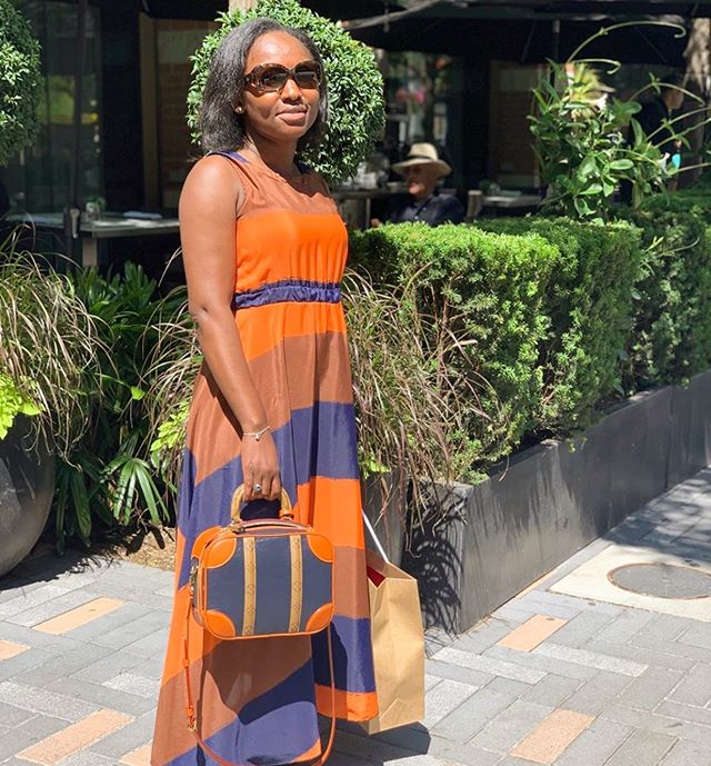 When you&rsquo;re matching game is on point, this fashionista wearing the Belagio maxi dress with a Louis Vuitton 👜 of course 🧡💙 #fashionista #maxidress #twotonedress #bohemiandress #lv #easylikesundaymorning #matchymatchy #coordinated #unique #be