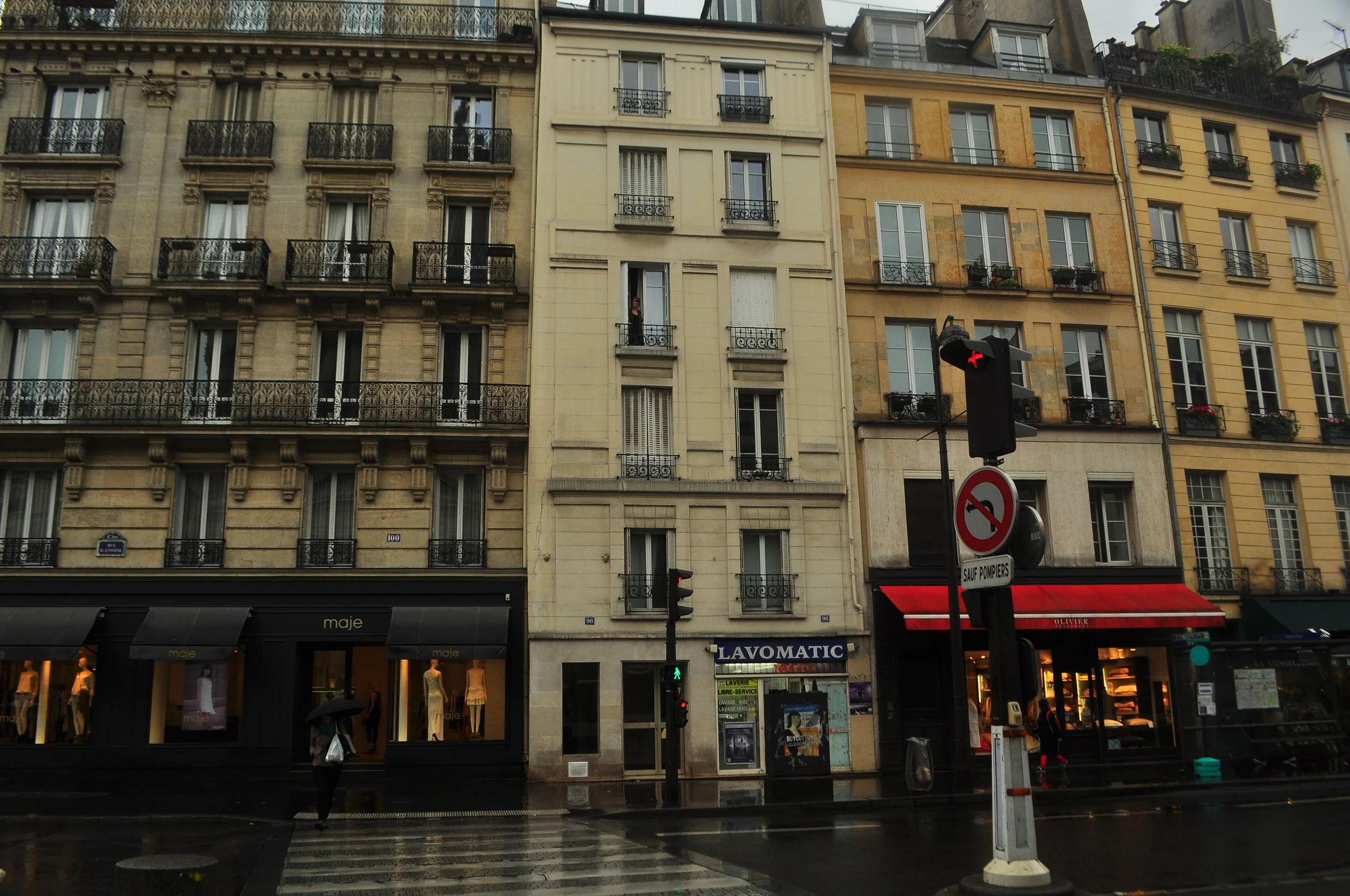  I'm on the 4th floor in our Paris apartment. 