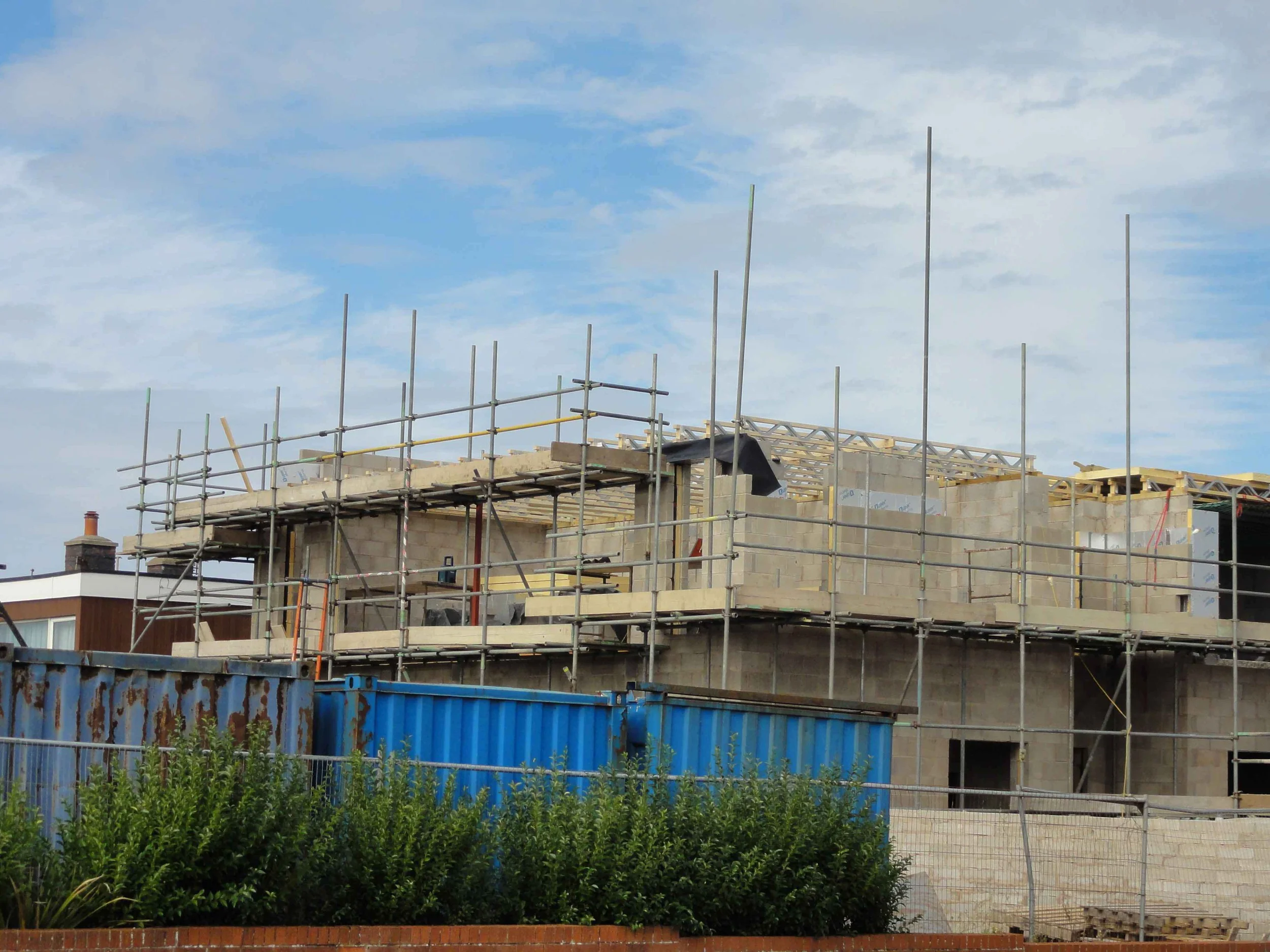 8.	Flat roof made up of eco-joists go on.