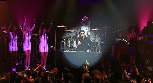 2013+GQ+Gentlemen+Give+Back+Concert+Robin+kxy_l-xQ42Tl.jpg