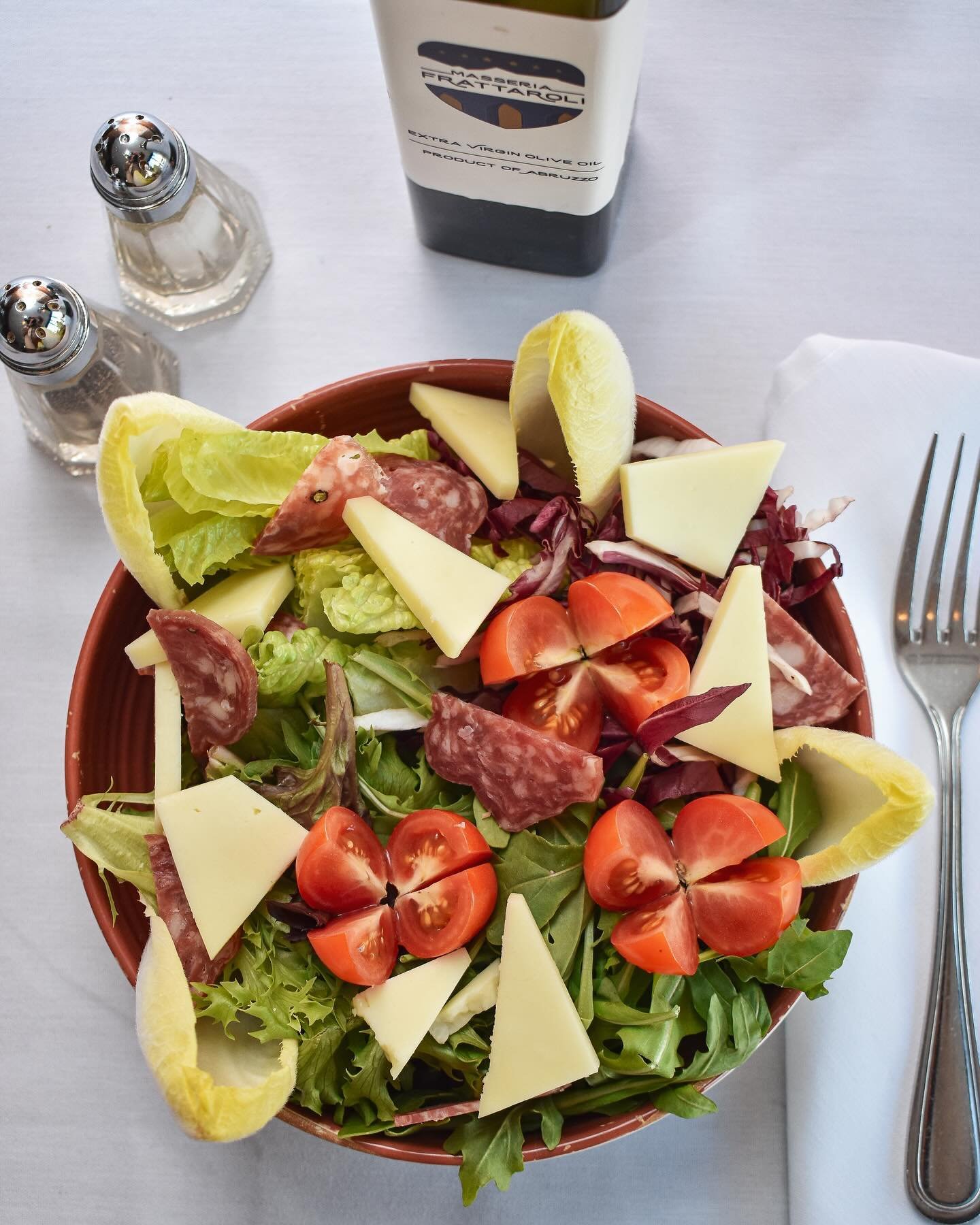 We're finally ready to enjoy some fresh summer dishes 🥗☀️

#salad #Italianfood #restaurant #wheretoeat
