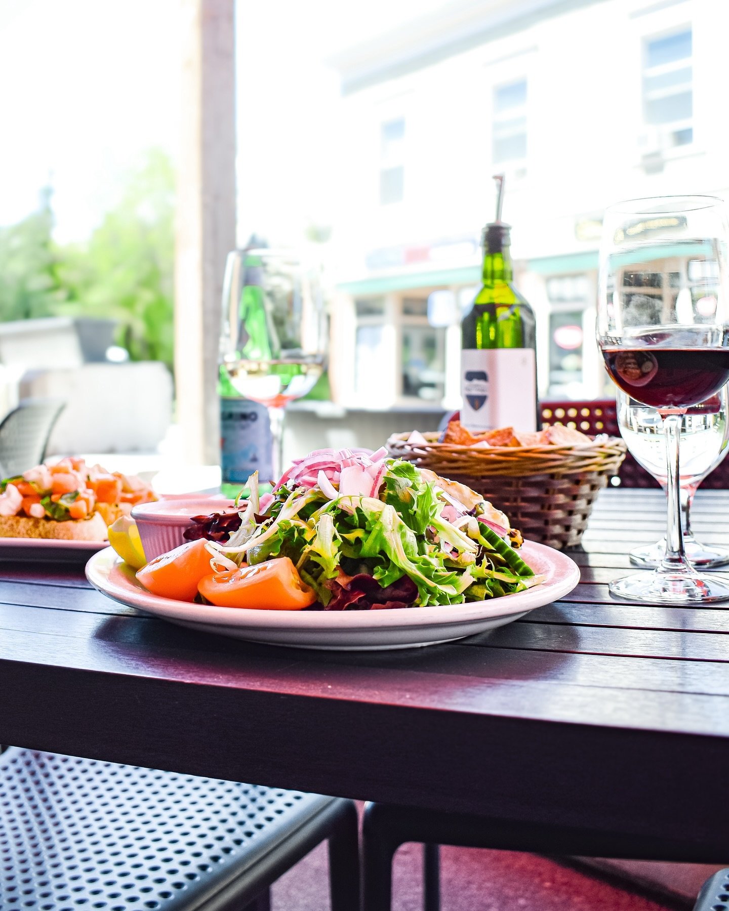 Cheers to al fresco dining 🥂☀️

#alfresco #Italianrestaurant #foodies #outdoordining #eatlocal