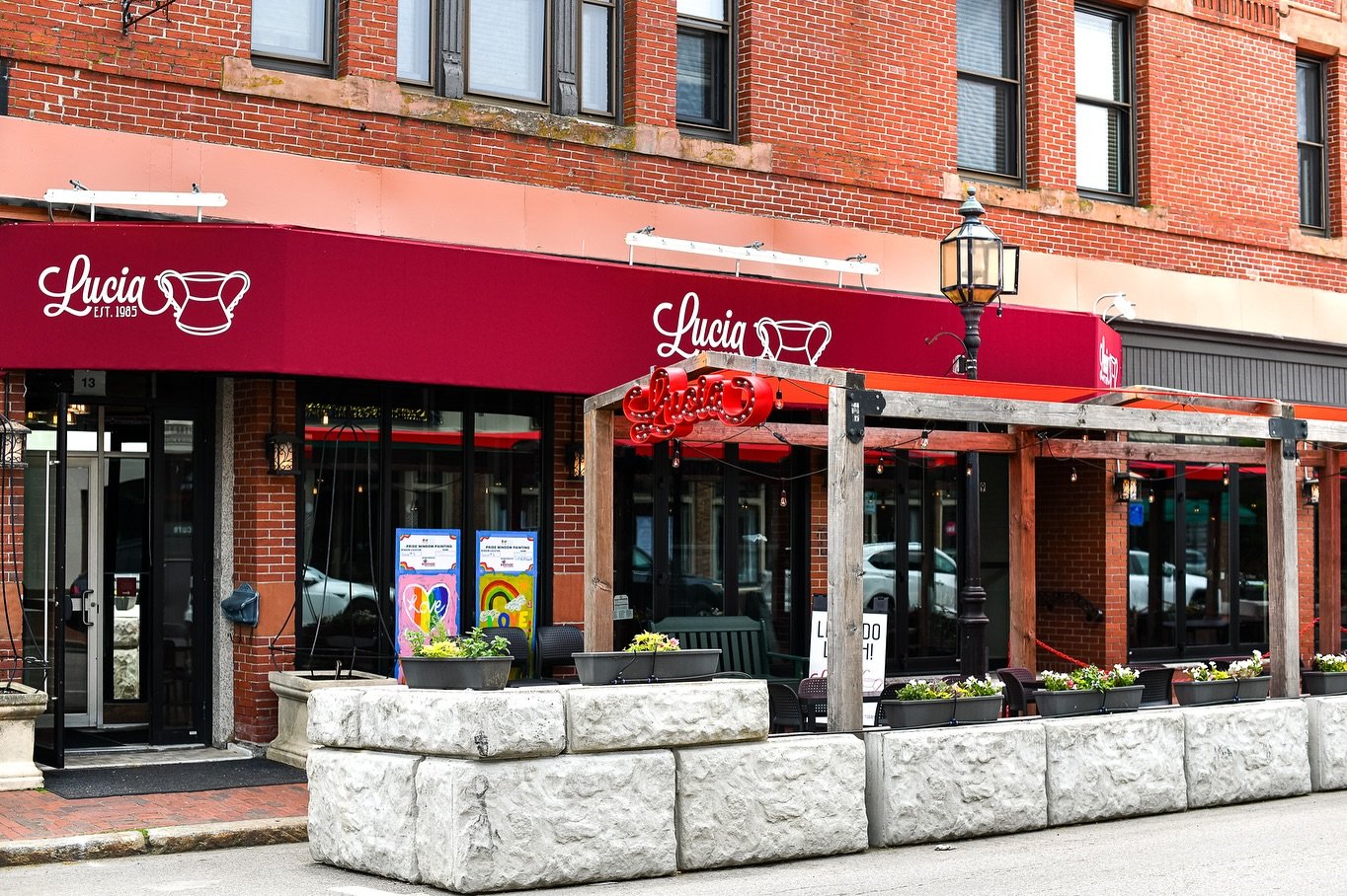 Date night, but make it al fresco 🍝🍷 Reserve your seat on the patio now!

#alfresco #Italianfood #localrestaurants #summervibes #goodeats #patioseason #datenight