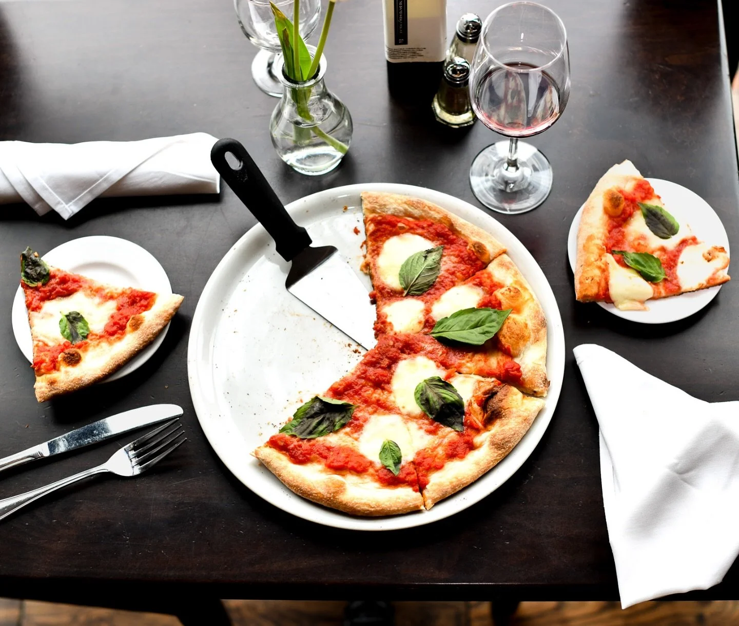 Friday night date night = pizza night 🍕❤️🇮🇹 Reserve a table tonight to try our fresh Italian pizza!

#Italianrestaurant #Italianfood #pizzanight #datenight #Italian #pizzalovers #eatlocal