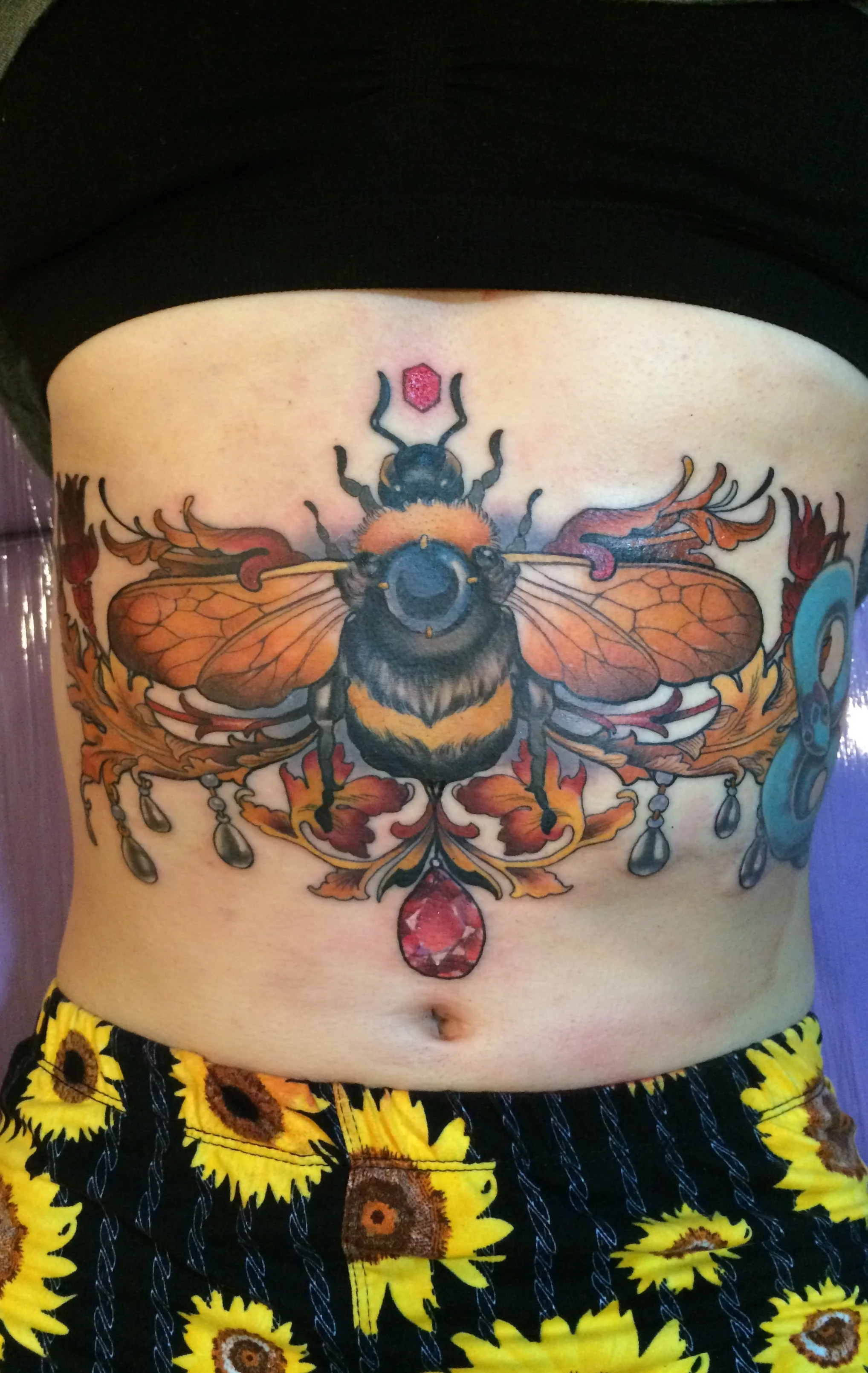 underboobbee.jpg