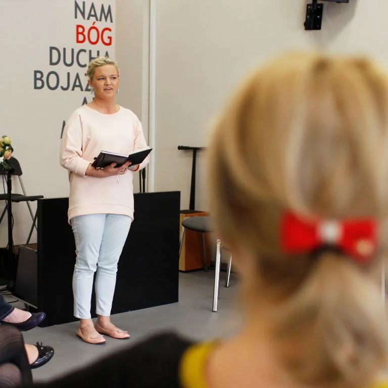 spotkanie rozpoczęła karolina zachęcając jednocześnie do tego, abyśmy dzieliły się swoimi pomysłami na następne spotkania. drogie panie, jeśli jest coś o czym szczególnie chciałybyście porozmawiać to piszcie śmiało! 