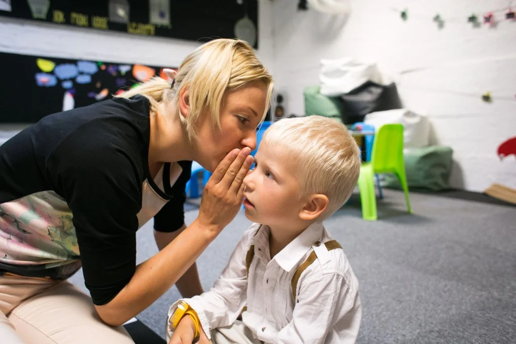 to nic! aaron i gabriela nauczyli się jak wygląda Biblia, jak Bóg działał na ludzi (szepcząc im do ucha) co mają napisać w Bibli...