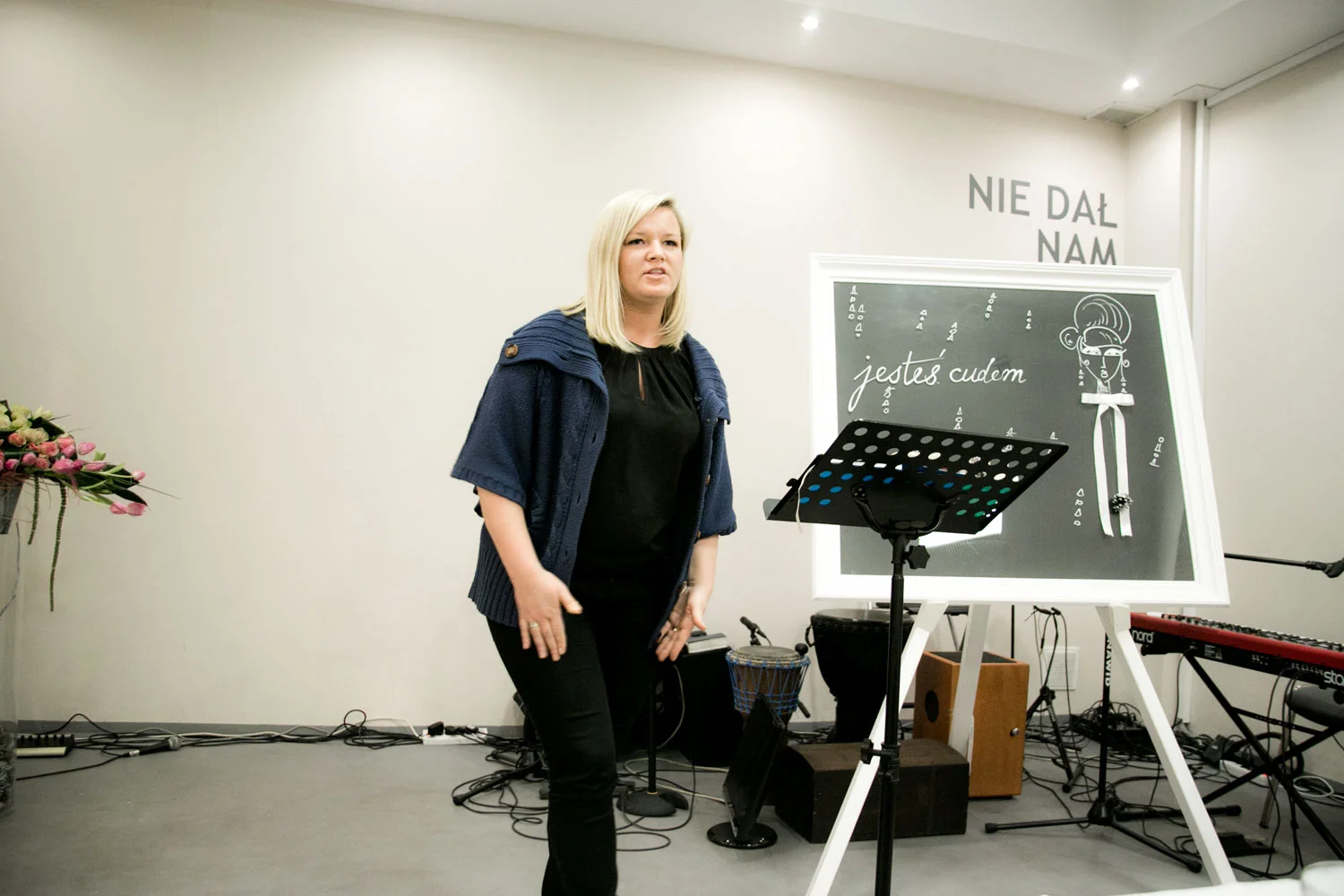 na koniec krótka lekcja z tego jak pozować do zdjęć przeprowadzona oczywiście przez naszego nadwornego fotografa przystankowego, karolinę z.