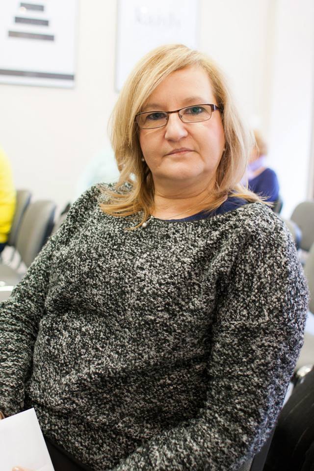 a w przerwie, każdy szuka odpowiedniego dla siebie miejsca.