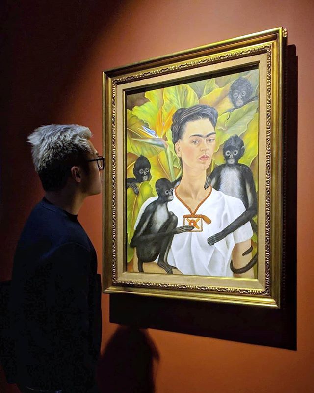 Happy birthday Frida! 🐒🏵️ Recently, news broke that the only recording of Kahlo's voice has been discovered but since then students of her have questioned its validity while a Mexican voice actor has even claimed credit for the voice! 🤔👩🏼‍🎤
