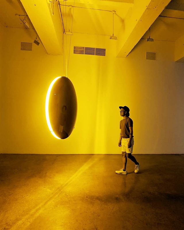 Been dreaming about the Olafur Eliasson show at Tate Modern but can't make it to London? It's your last week to check out this light sculpture by Eliasson @tanyabonakdargallery. πππ€
#mcm @studioolafureliasson
β
Black glass Eclipse, 2017
-
#olafureliasson #eliasson #lightandspace #lightsculpture #reflections #glow #tanyabonakdargallery #artexhibit #artwatchers_united #artoftheday #artofvisuals #contemporaryart #artgallery #newyorkcity
