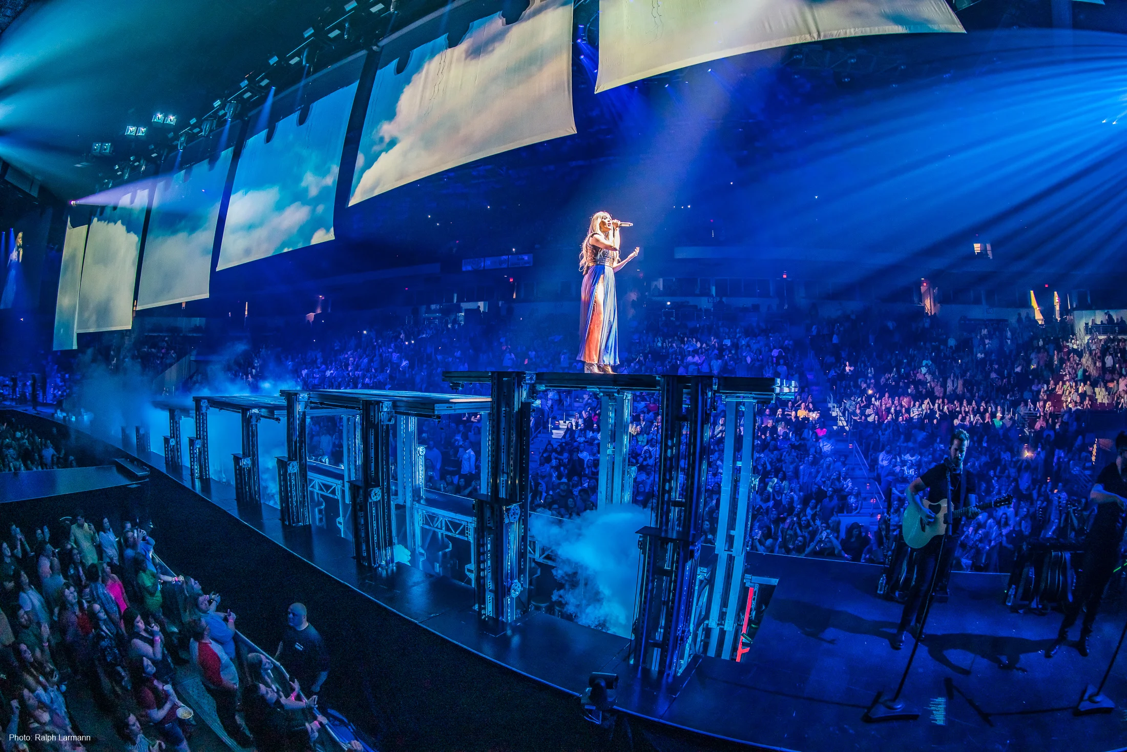 0390_LowRes-Little-Rock-Final-Selection_Carrie-Underwood-Cry-Pretty-360_Photo-Ralph-Larmann_-_01327.jpg