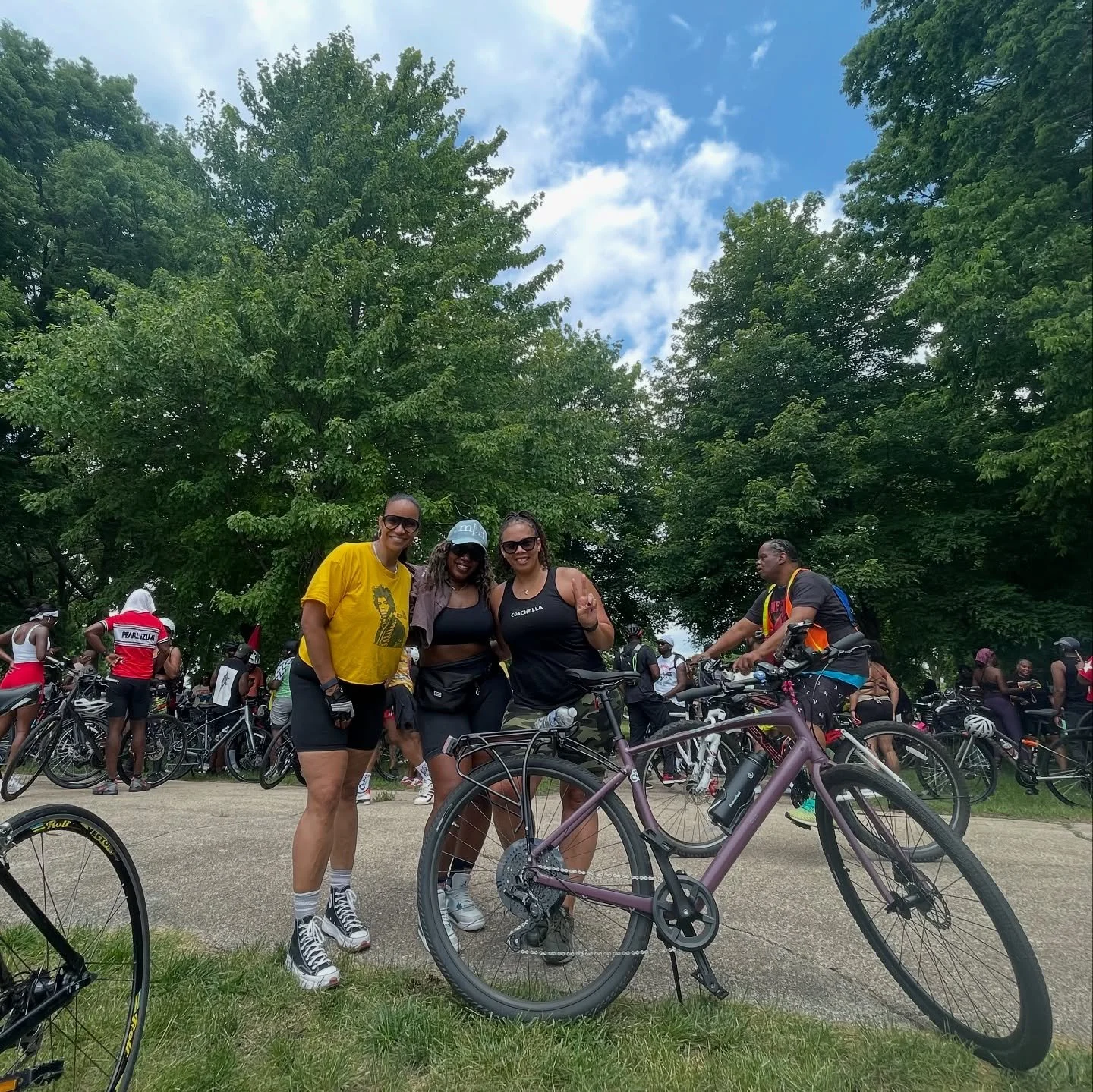 Bike friends are the best friends. Happy #junetheenth from Chicago with @streetscalling.bc 🚴🏽&zwj;♀️🚴🏾🚴&zwj;♀️🚴🏿