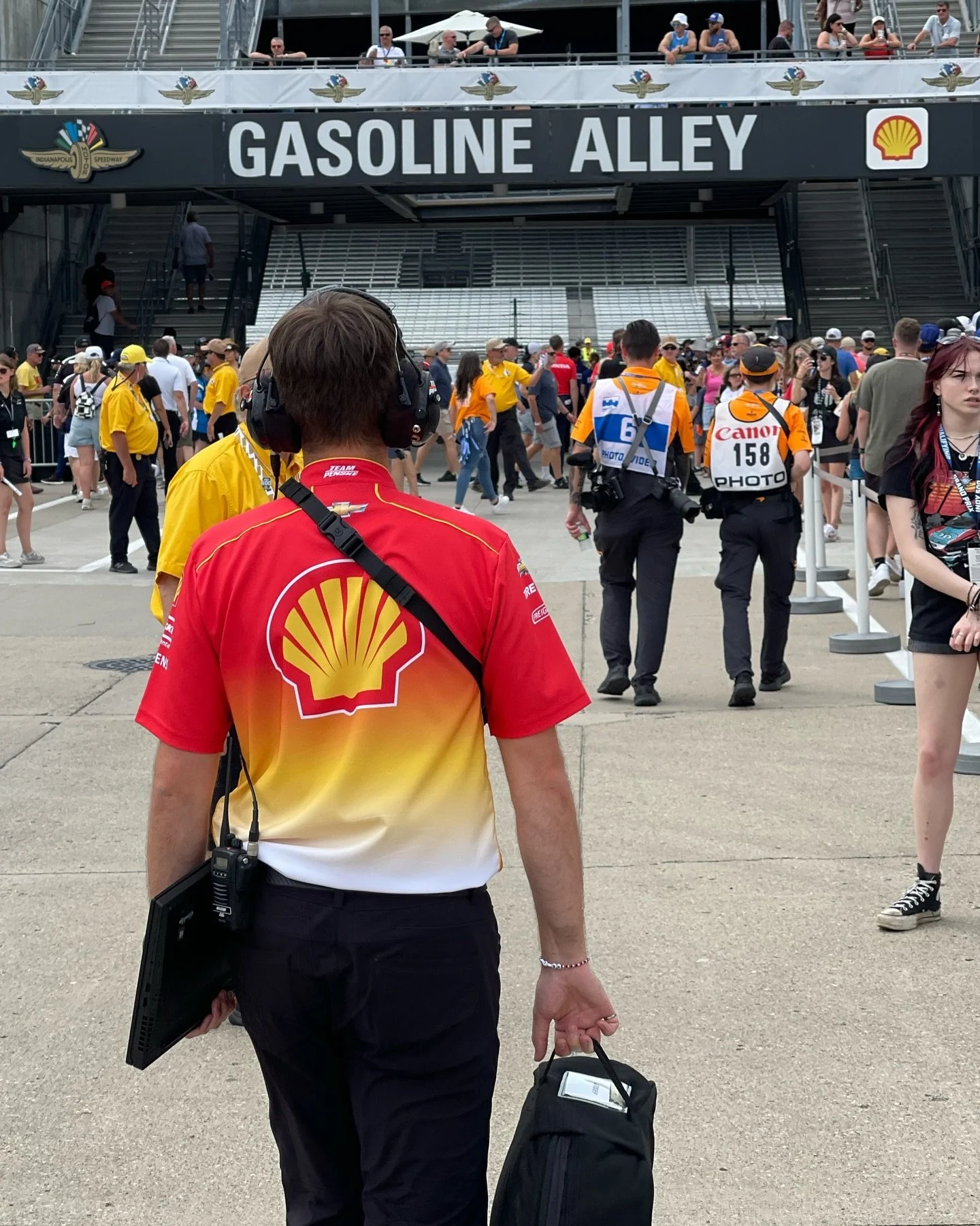 It’s been amazing working with @team_penske this year and manufacturing their crew shirts. They have such a great history which continues to today with all three cars starting in the first row!
🏁🏁🏁
Happy race day and good luck to all drivers