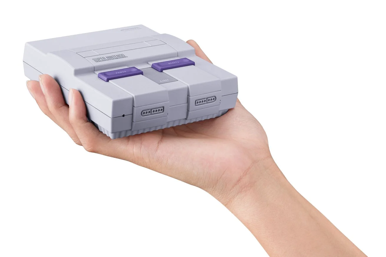 snes_classic_in_hand_2600.0.jpg