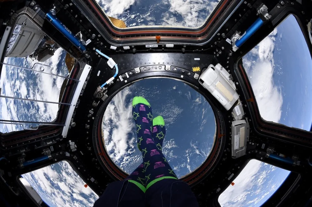 United State's     NASA    Astronaut    Jessica Meir's   Hanukkah Wishes from the   International Space Station  :   Happy Hanukkah   to all those who celebrate it on Earth!   #HappyHanukkah     pic.twitter.com/FKC2M5iXni