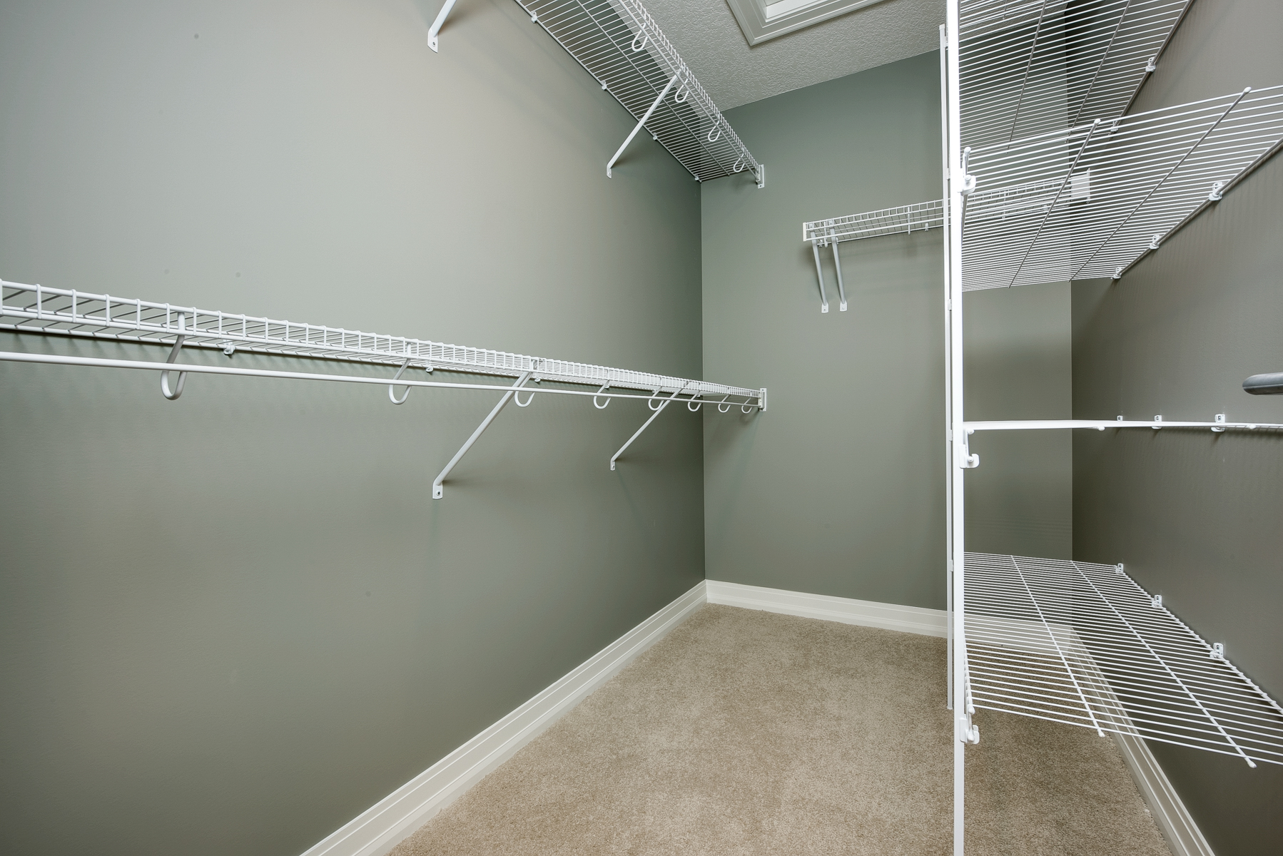 Bistro Walk-in Closet 2.jpg