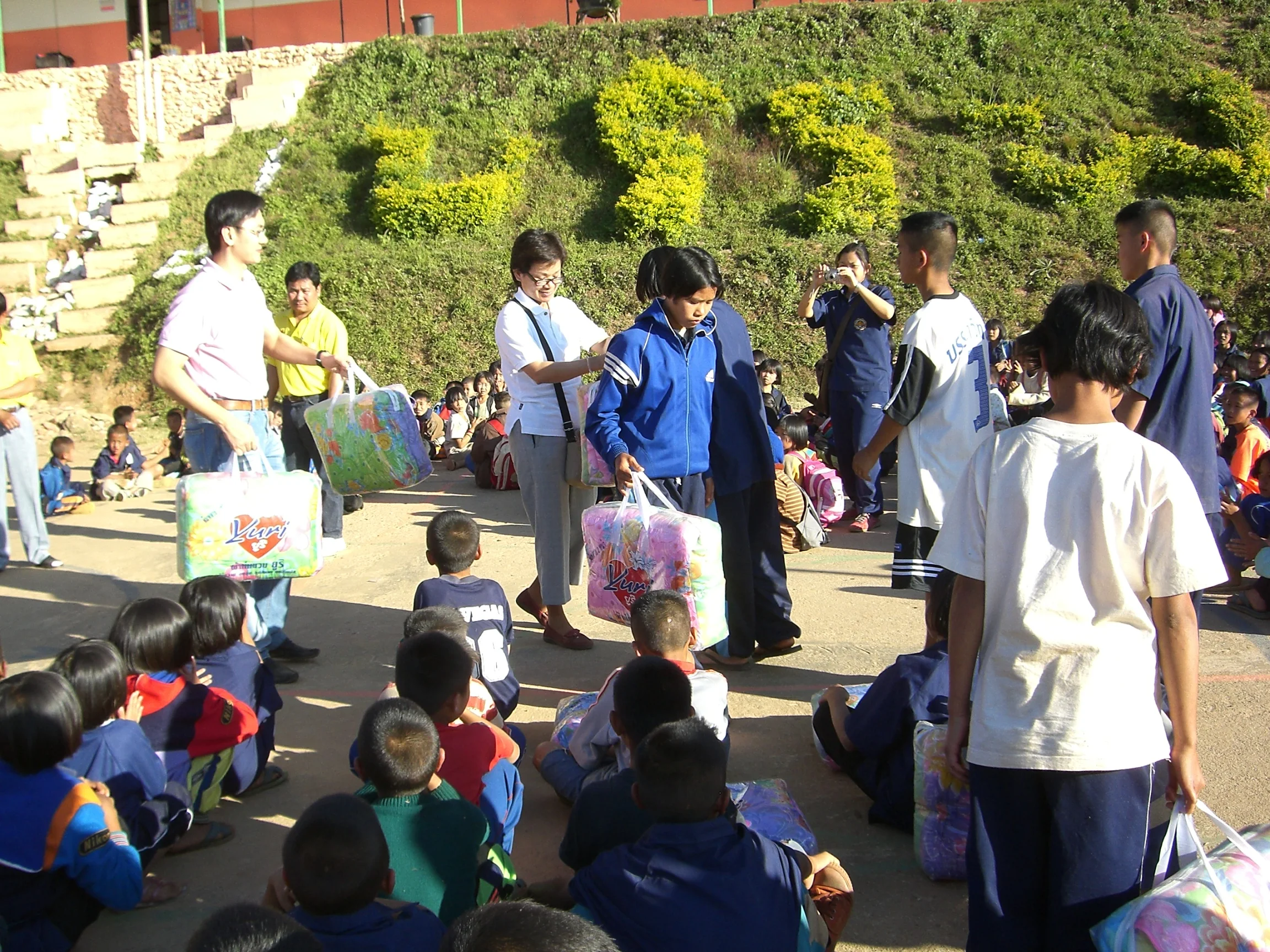 061128_VittayaDistibution.JPG