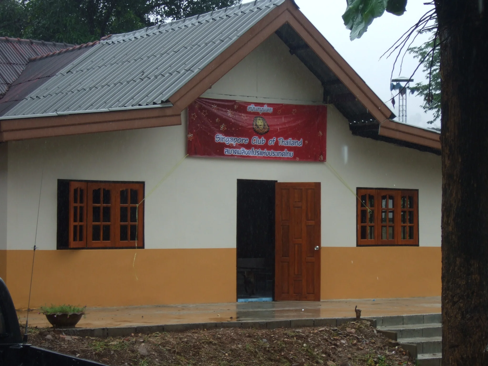 17. 110626 - Pangtham Library.JPG