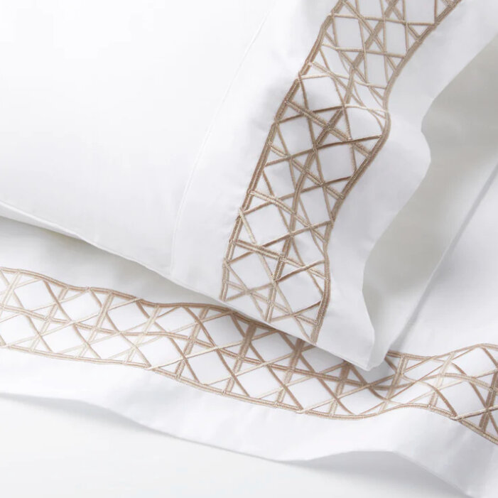 Rattan Sheeting by @flaxfieldlinen ✨​​​​​​​​
​​​​​​​​
Inspired by the woven artistry and craftmanship of open cane weaving, an embroidered geometric border accents the exceptionally smooth, white cotton sateen bedding. The bedding is distinguished by