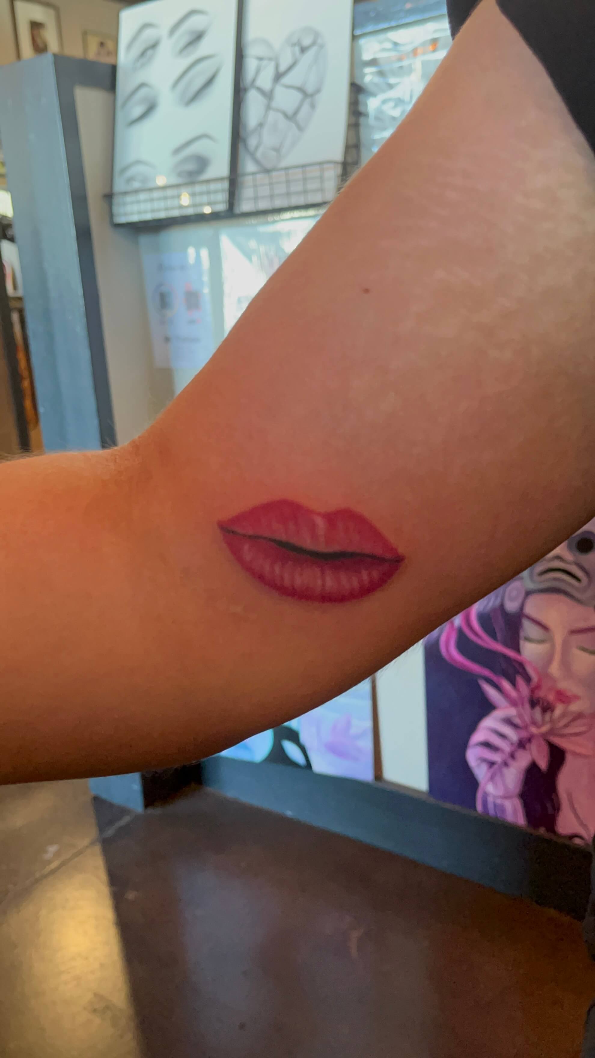carlos-oc-tattoo-artist-2025-2.JPG