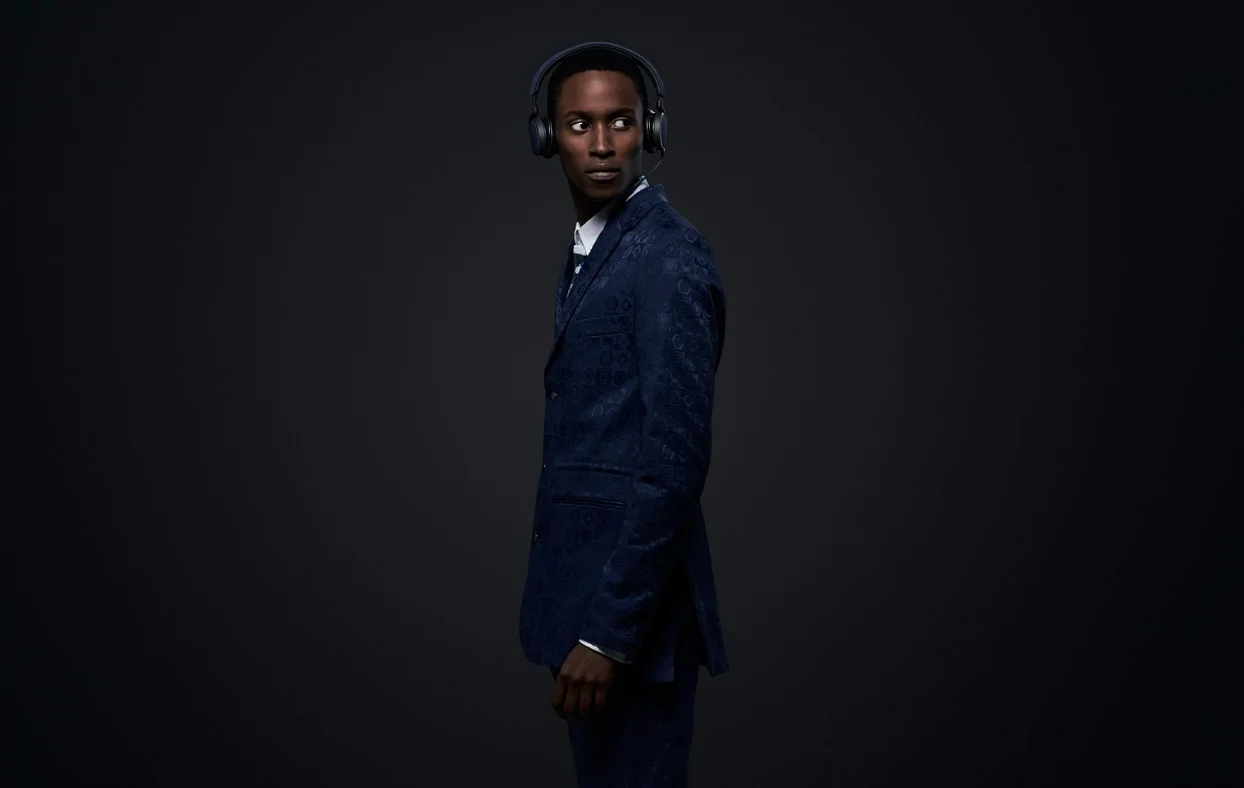 Beoplay_H2_3_CarbonBlue.jpg