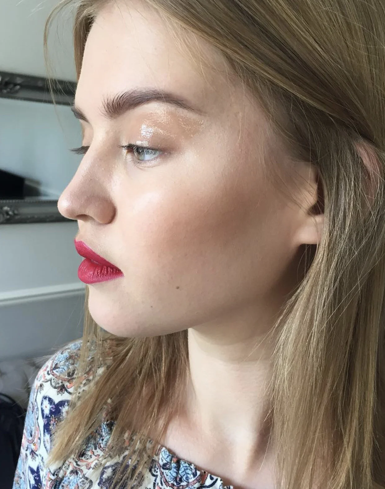 Glossy Eyelids