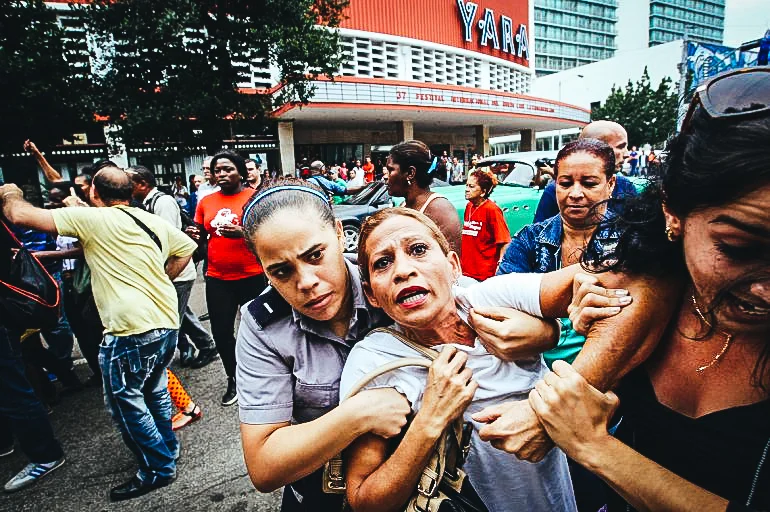 Dama de Blanco siendo detenida en La Habana. EFE