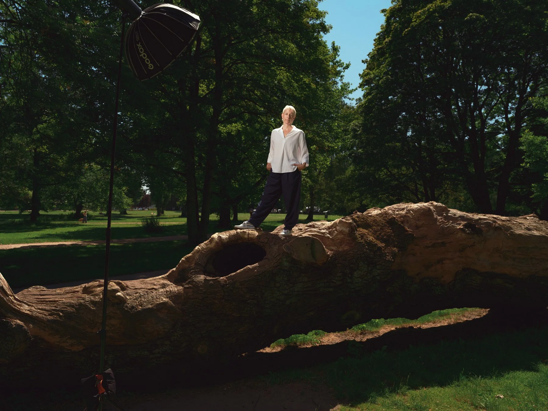 Kirsten-Dehmer-2025-auf Baum.jpg
