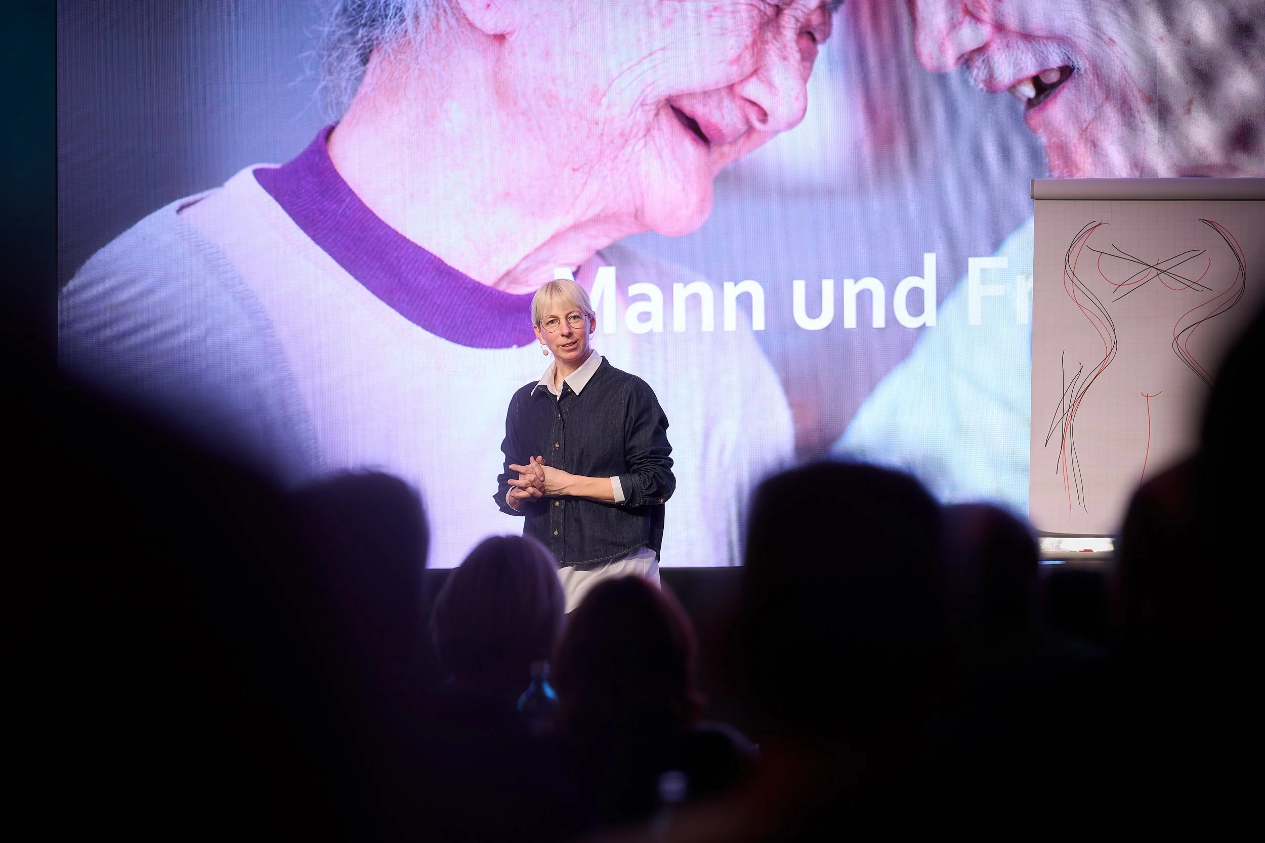 Bühne Hände gefaltet.jpg