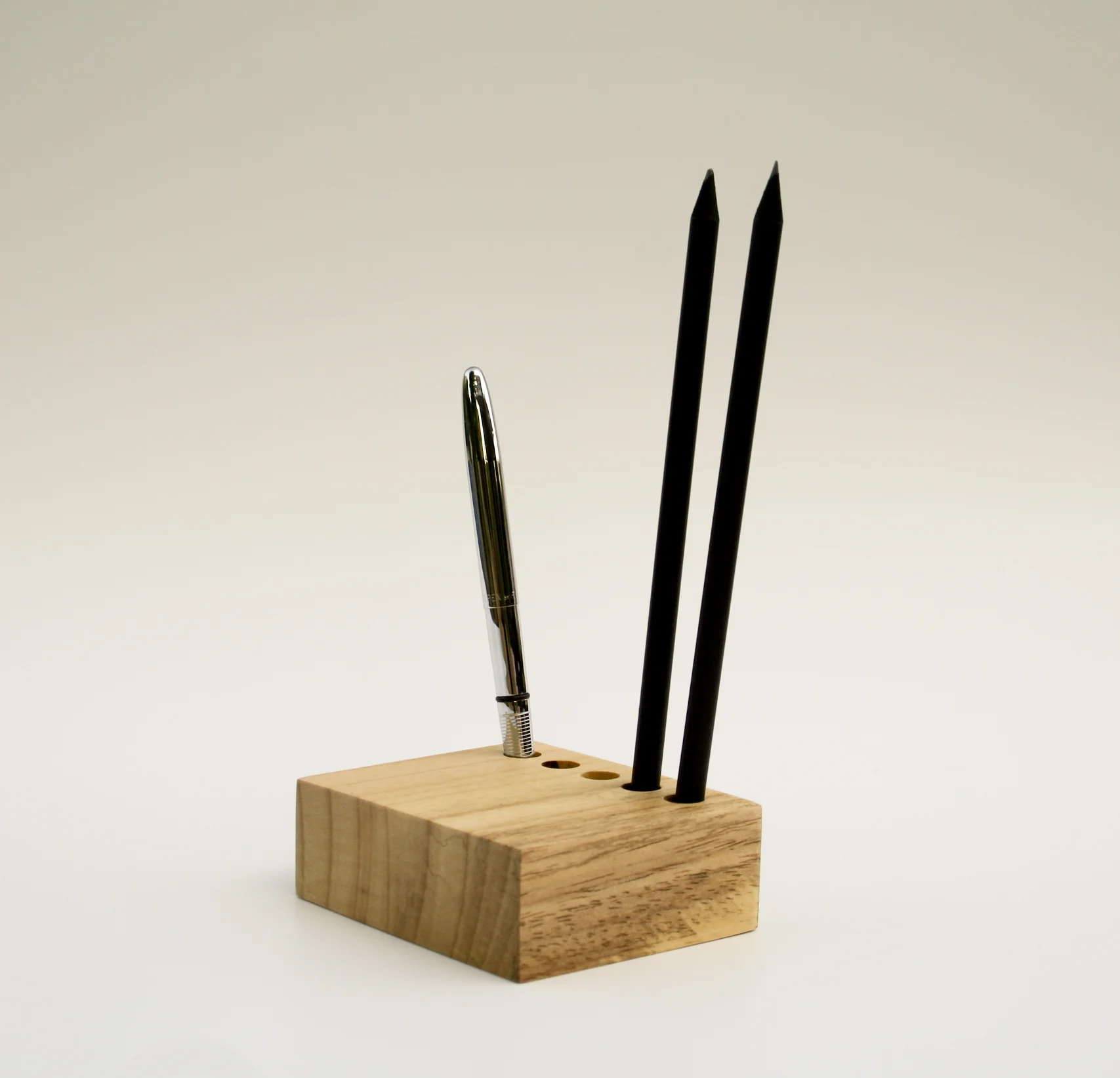 OCTAGON_DESIGN_PENCIL_HOLDER_NATURAL_WOOD_PORTALAPICES_OD (8).jpg